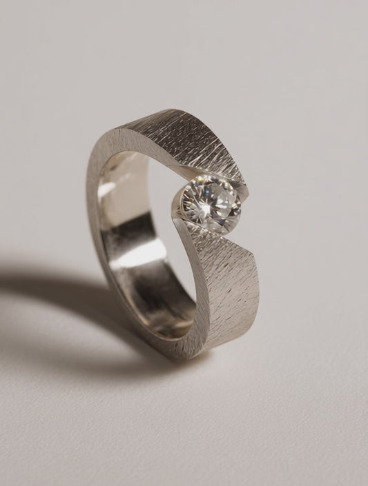 Aeterna Flux Möbius Diamond Ring